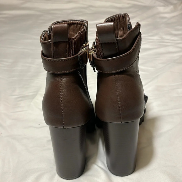 Top Moda Lug Sole Ankle Bootie Chelsea Style with Buckle and High Heel - Picture 7 of 10